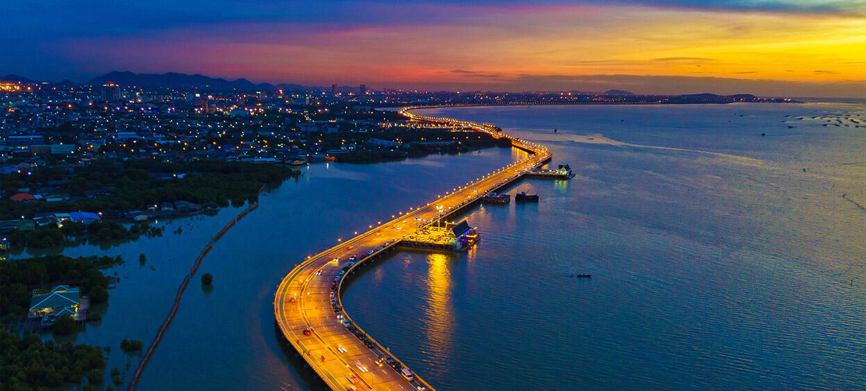 รูป สะพานเลียบชายทะเลชลบุรี